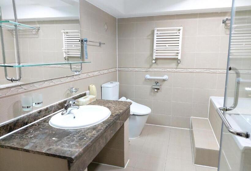 اتاق لوکس با تخت بزرگ, Kempinski Hotel Khan Palace