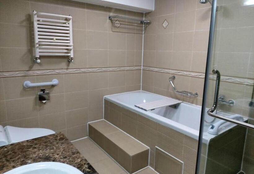 Habitación Deluxe Cama King, Kempinski Hotel Khan Palace