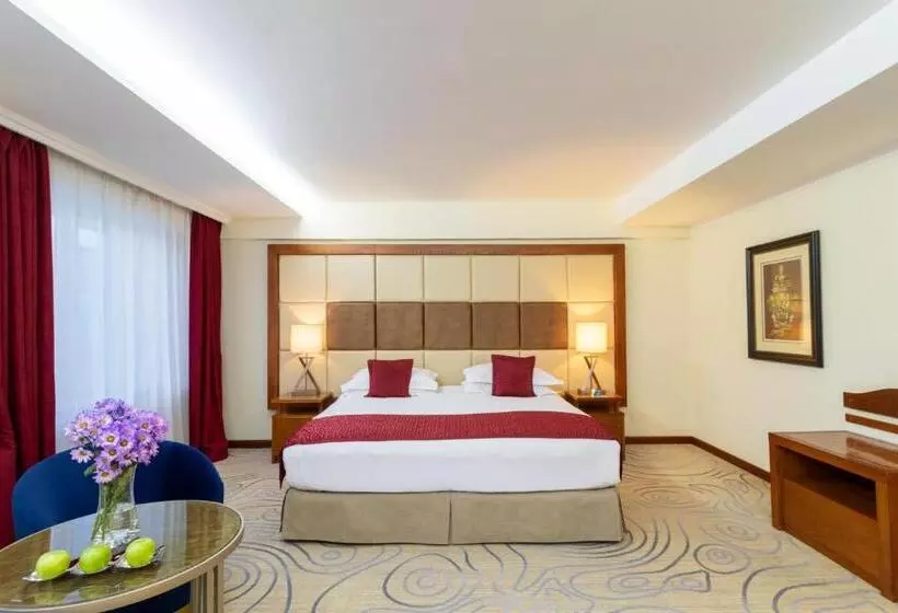 اتاق لوکس با تخت بزرگ, Kempinski Hotel Khan Palace