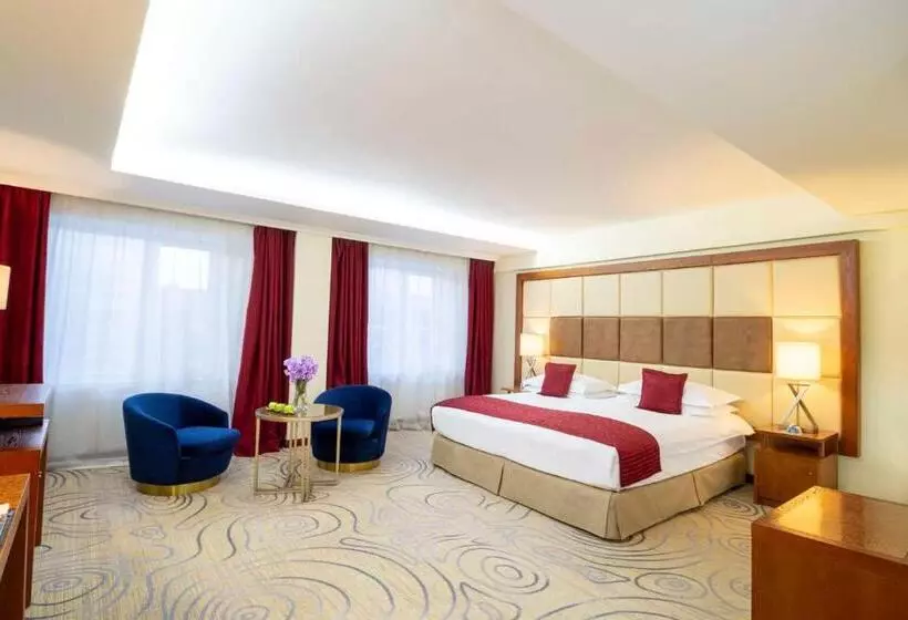 اتاق لوکس با تخت بزرگ, Kempinski Hotel Khan Palace
