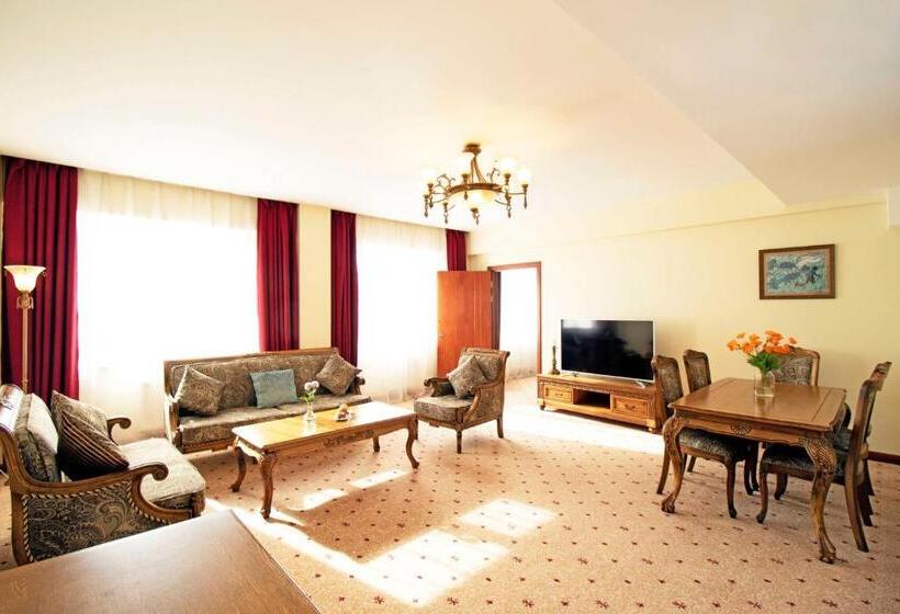 Suite Ejecutiva, Kempinski Hotel Khan Palace