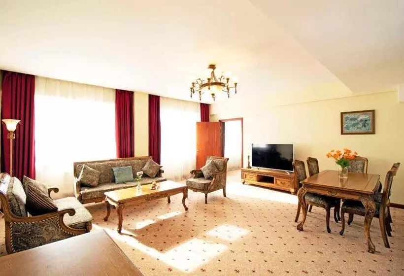 سوییت اجرایی, Kempinski Hotel Khan Palace