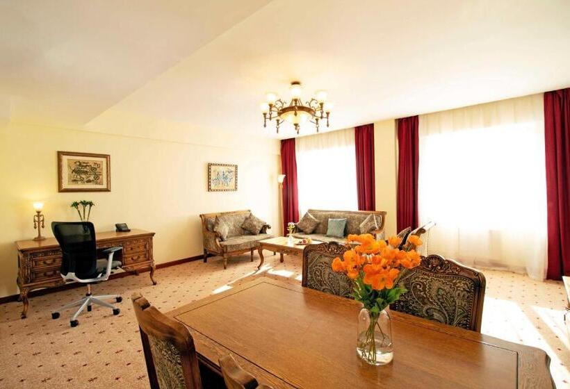 سوییت اجرایی, Kempinski Hotel Khan Palace