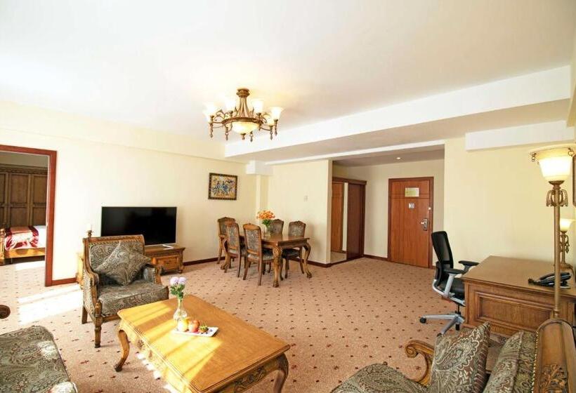 سوییت اجرایی, Kempinski Hotel Khan Palace