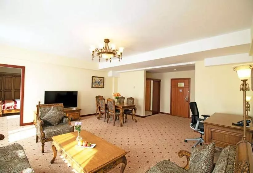 سوییت اجرایی, Kempinski Hotel Khan Palace
