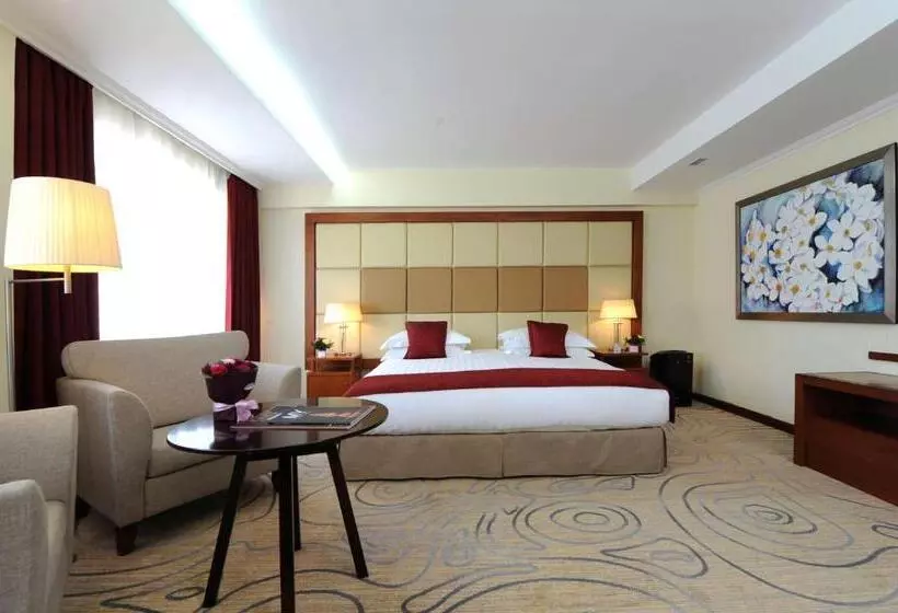 اتاق سوپریور با تخت بزرگ, Kempinski Hotel Khan Palace