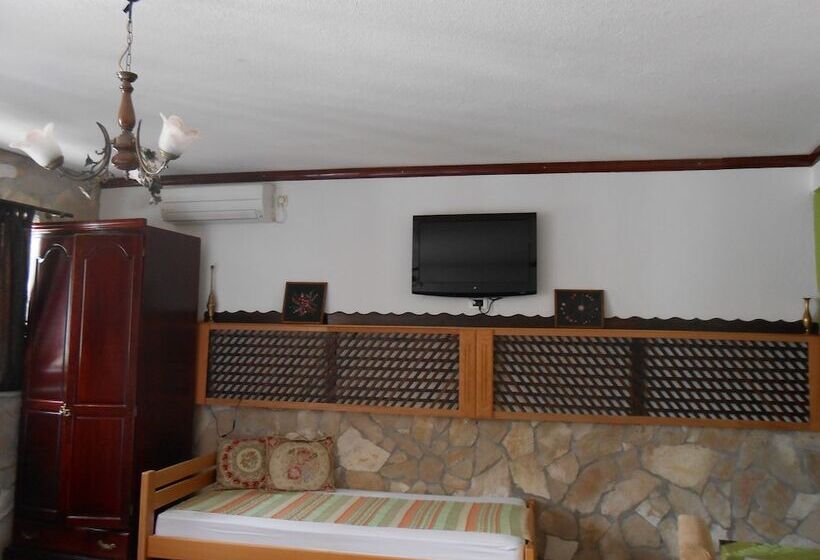 اتاق استاندارد چهار تخته, Villa Anri
