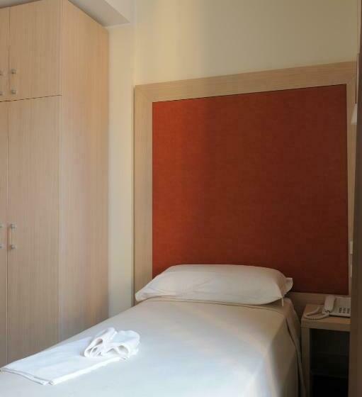 标准单人间, 33 Baroni