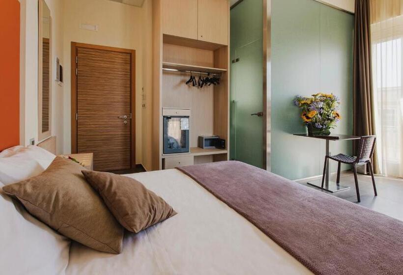 Номер Стандарт, 33 Baroni