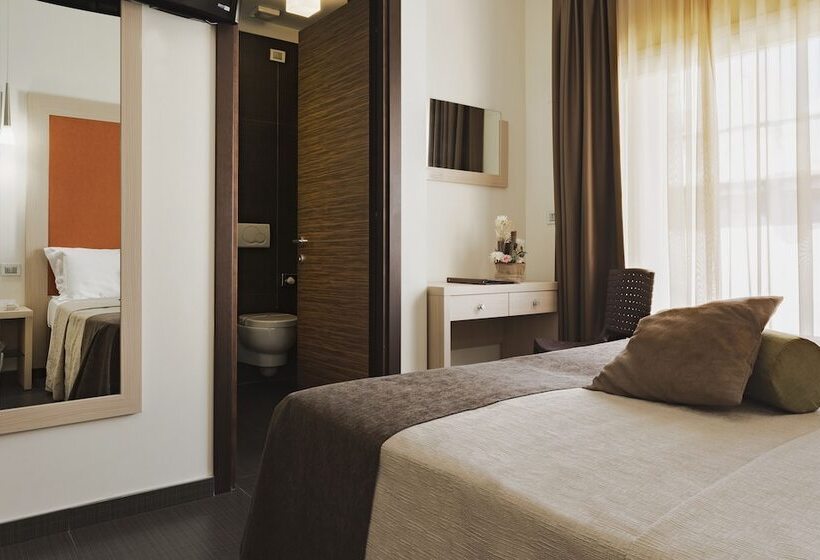 标准间, 33 Baroni