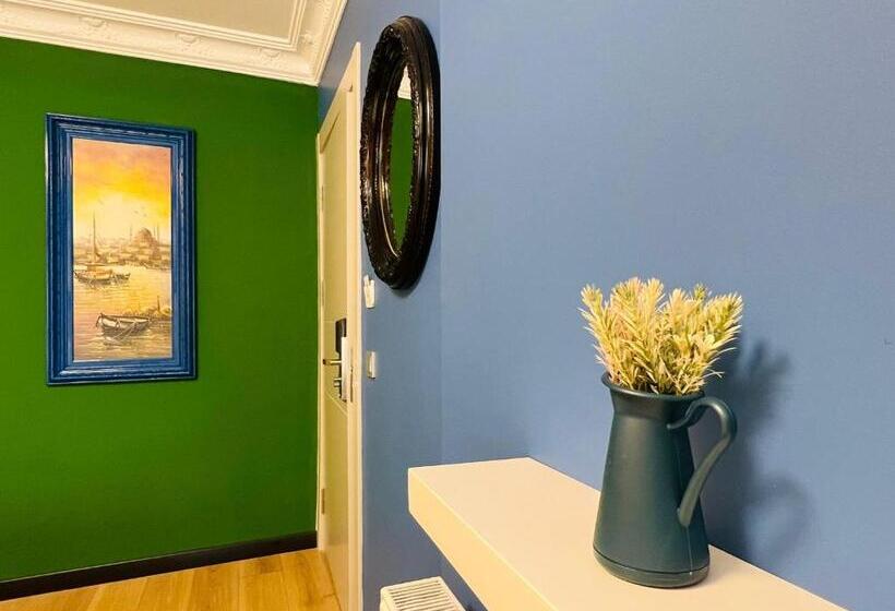 バルコニー付きスタンダードトリプルルーム, Apex