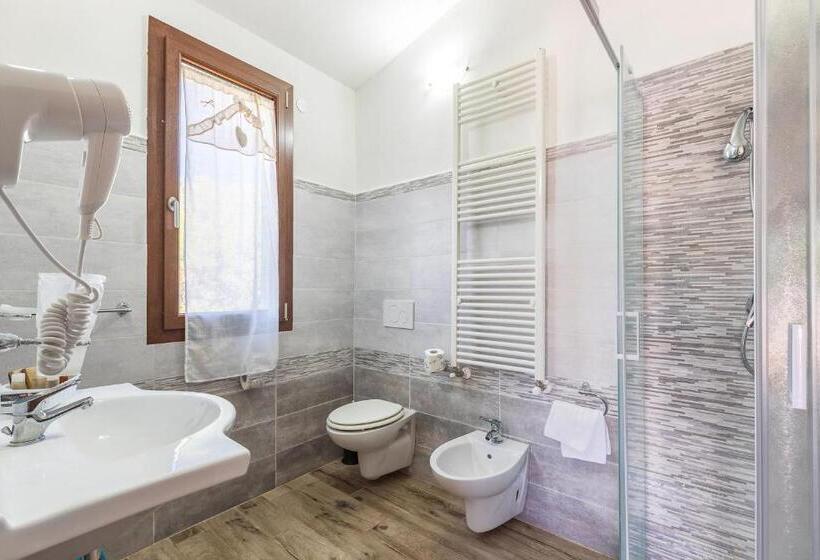 חדר משפחתי, Bonsai