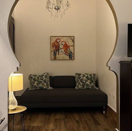 سوییت جونیور, Casablanca