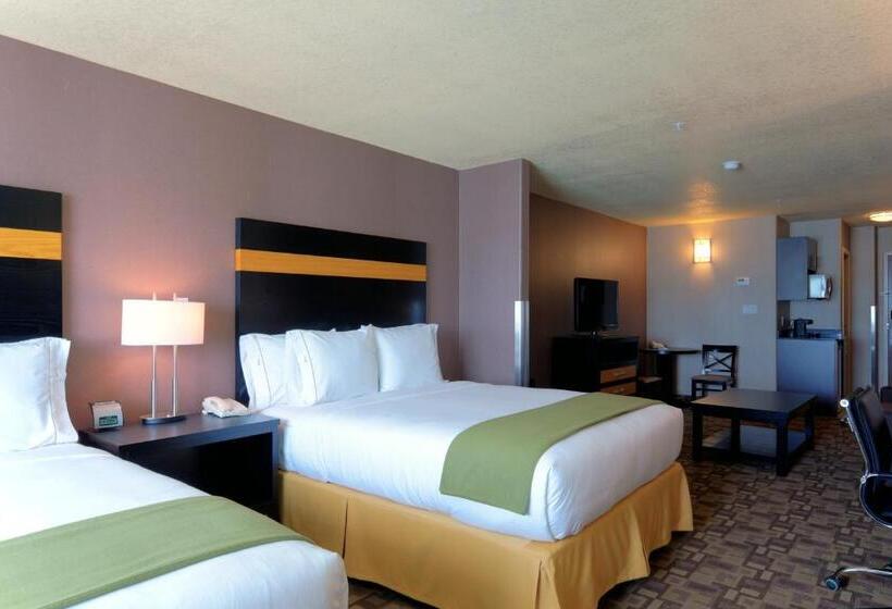 غرفة قياسية سرير كينج لذوى الإحتياجات الخاصة, Holiday Inn Express And Suites Dawson Creek, An Ihg