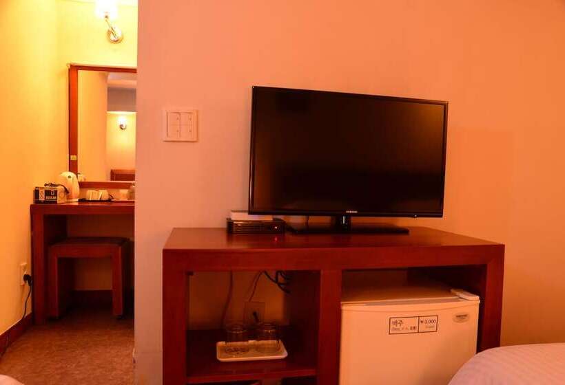 חדר סטנדרט לשלושה, New Korea