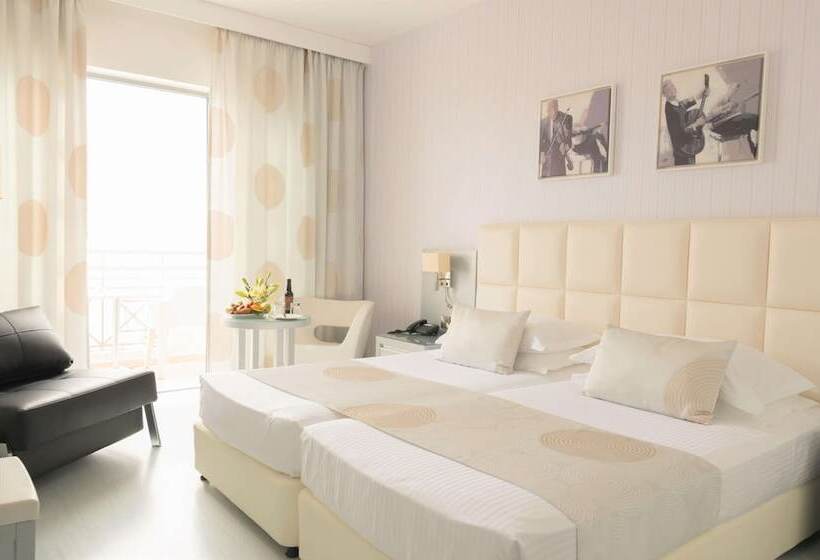 Номер Стандарт Боковой Вид на Море, St George Beach Hotel & Spa Resort