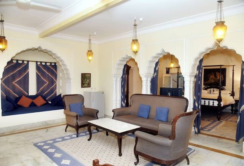 غرفة ديلوكس, The Desert Resort