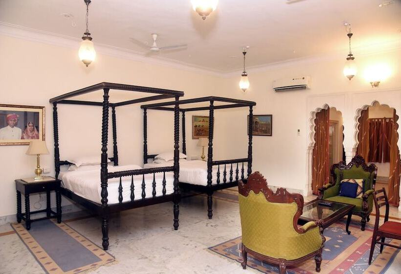 غرفة ديلوكس, The Desert Resort