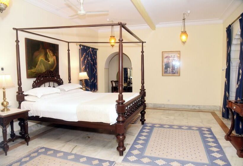 غرفة ديلوكس, The Desert Resort