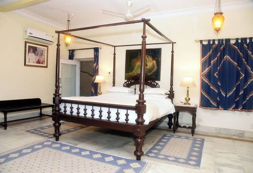 غرفة ديلوكس, The Desert Resort