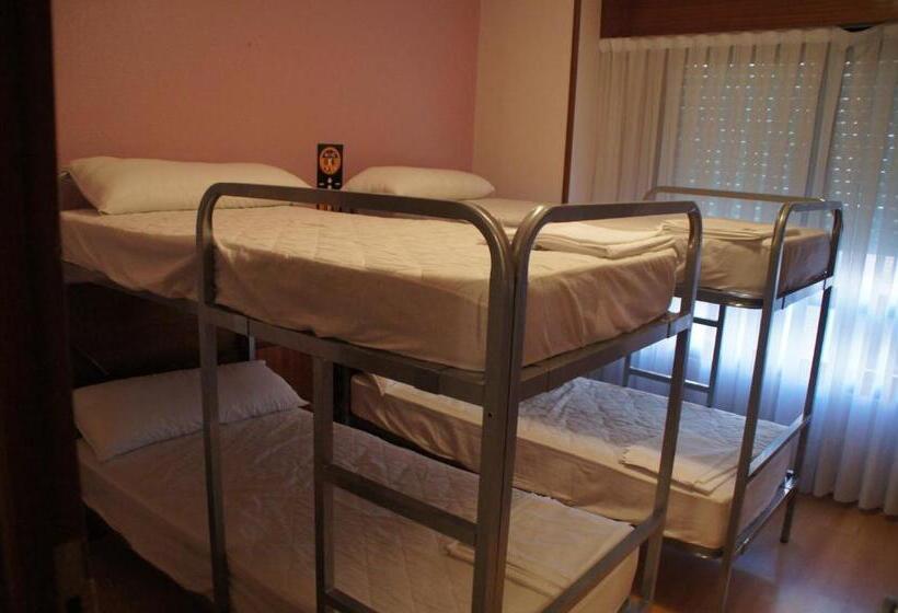تختخواب در اتاق مشترک, Moon Hostel Bio