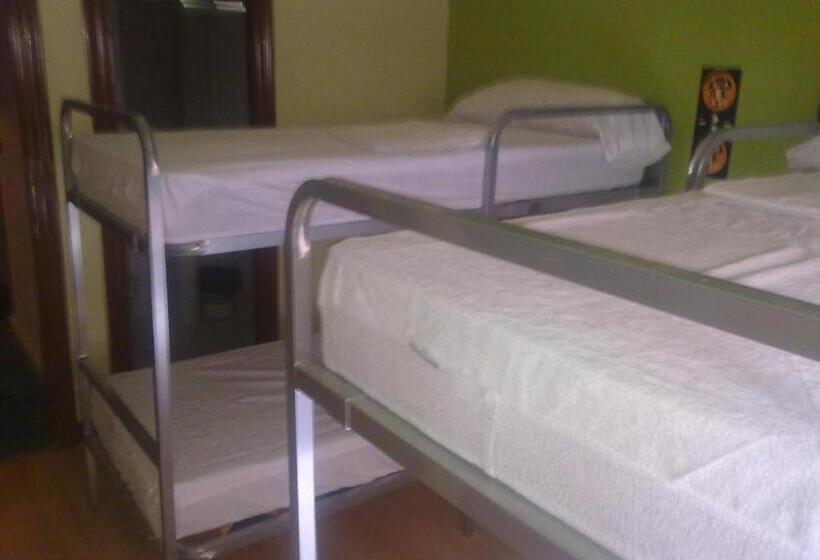 Кровать в Общей Комнате, Moon Hostel Bio