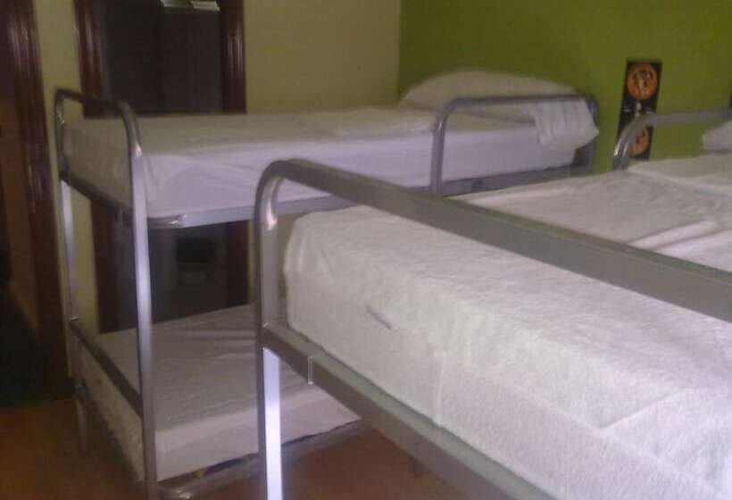 Номер Стандарт Трехместный, Moon Hostel Bio