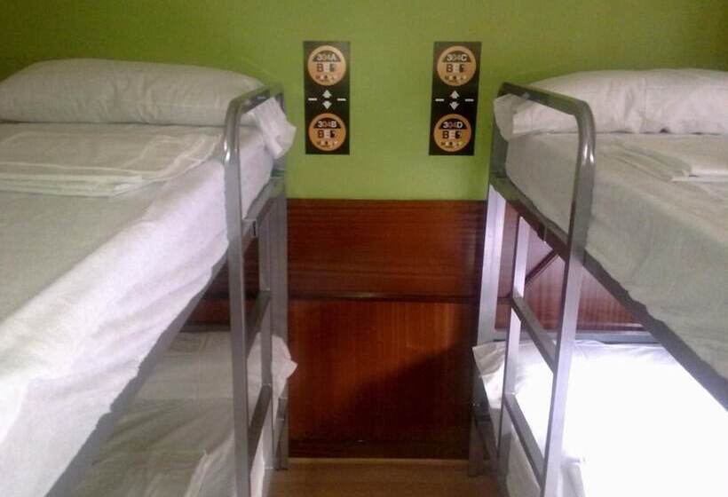 اتاق استاندارد سه نفره, Moon Hostel Bio