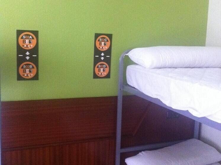 اتاق استاندارد چهار تخته, Moon Hostel Bio