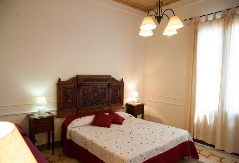 带阳台的三人标准间, B&b Belveliero  Il Capitano