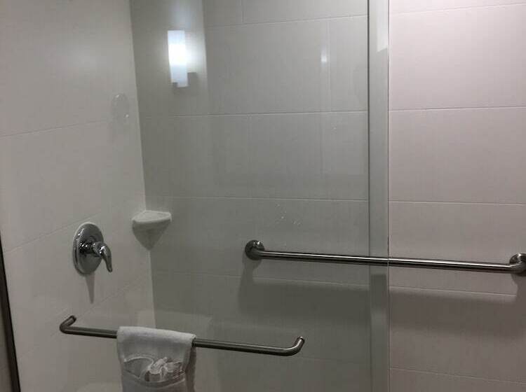 جناح, Comfort Suites Hotel And Conference Center