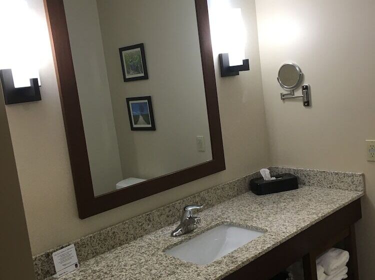 جناح, Comfort Suites Hotel And Conference Center