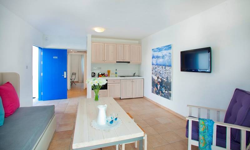 Camera Club, 9hotel Mercy