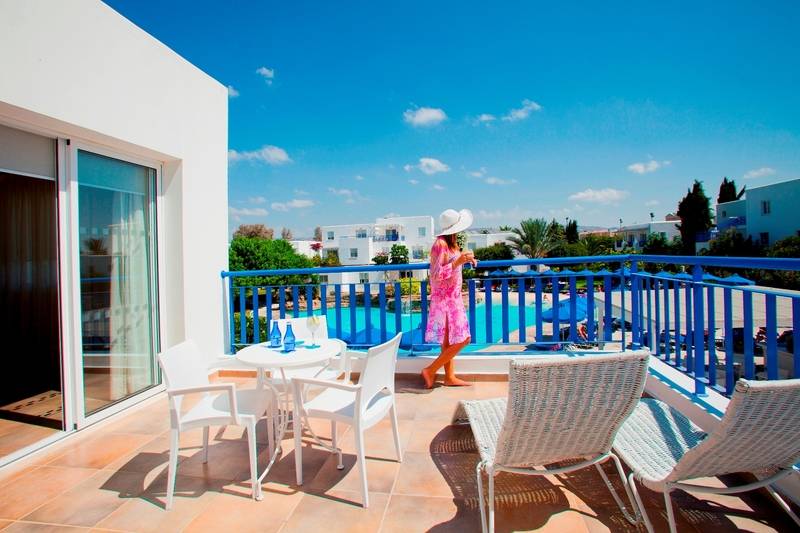 Camera Club, 9hotel Mercy