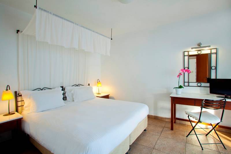 Camera Club, 9hotel Mercy