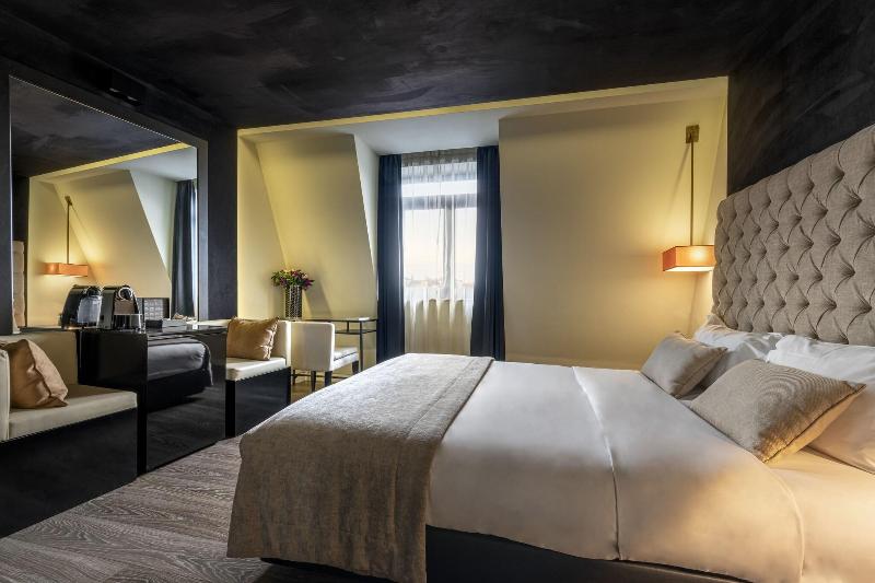 اتاق کلاب, 9hotel Mercy