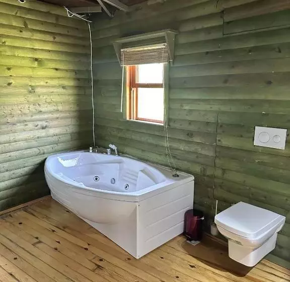 اتاق لوکس چهار تخته, Bahaus Resort