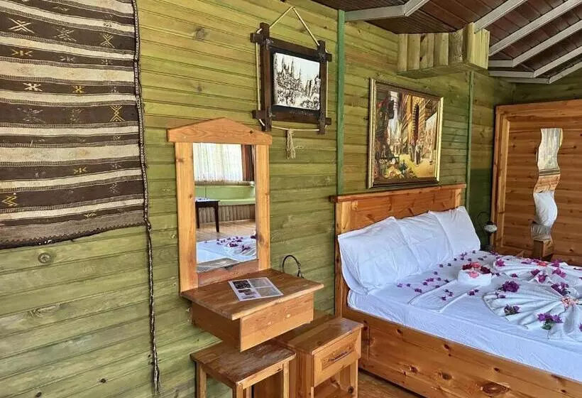 اتاق لوکس چهار تخته, Bahaus Resort