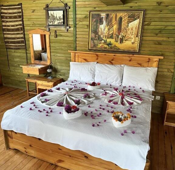 اتاق لوکس چهار تخته, Bahaus Resort