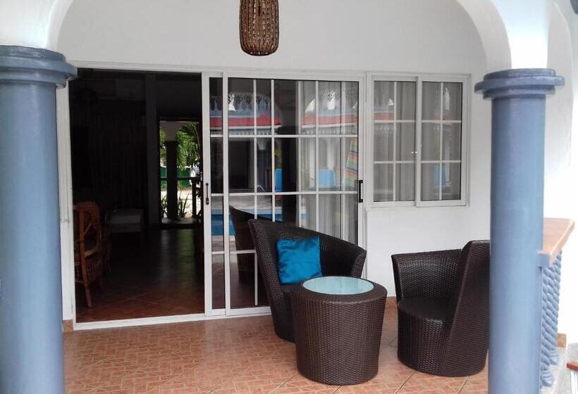 スタンダードトリプルルーム, Chateau Sans Souci