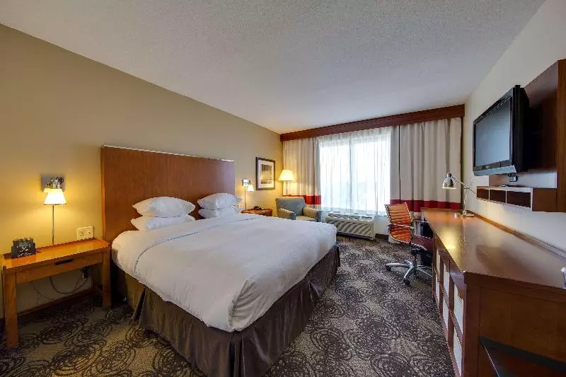 キングサイズベッドのスタンダードルーム, Doubletree By Hilton Raleigh Cary