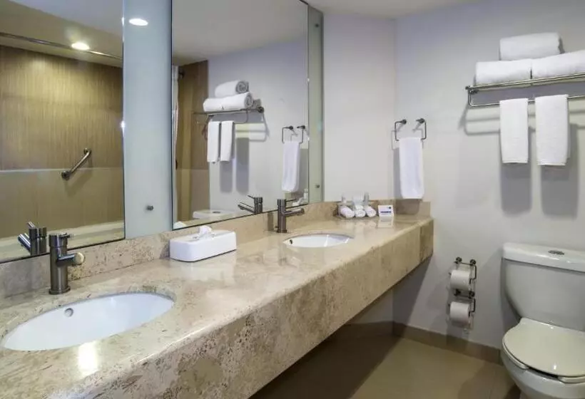 سوئیت با تخت بزرگ, Holiday Inn Express Guaymas, An Ihg