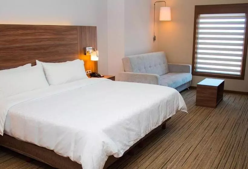سوئیت پنت هاوس, Holiday Inn Express Guaymas, An Ihg