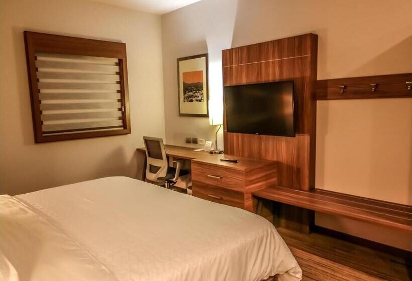キングサイズベッドのスタンダードルーム, Holiday Inn Express Guaymas, An Ihg