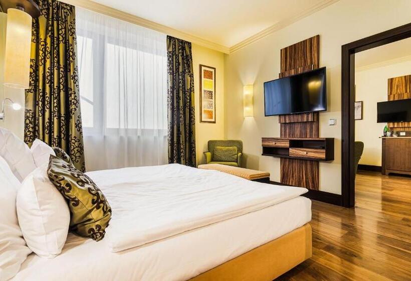 Quarto Familiar, Savannah