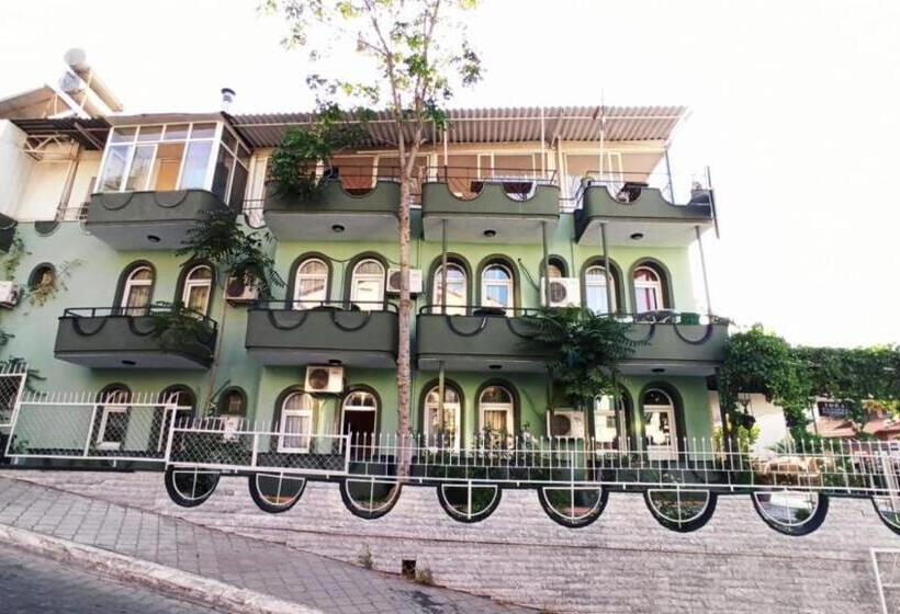 غرفة قياسية مطلّة علي البحر مزوَّدة بشُرفة, Ideal Pansiyon