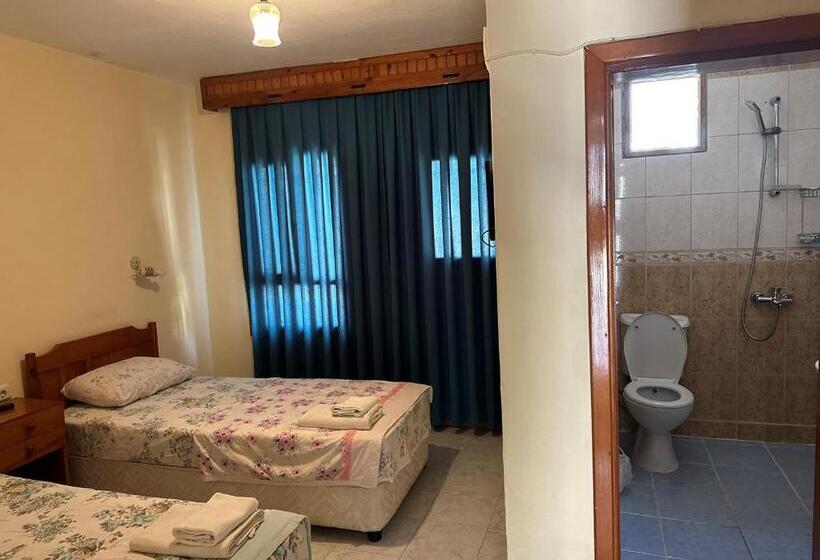 اتاق استاندارد سه نفره, St. Nicholas Pension