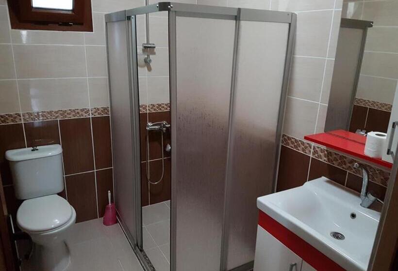 اتاق استاندارد سه نفره, St. Nicholas Pension