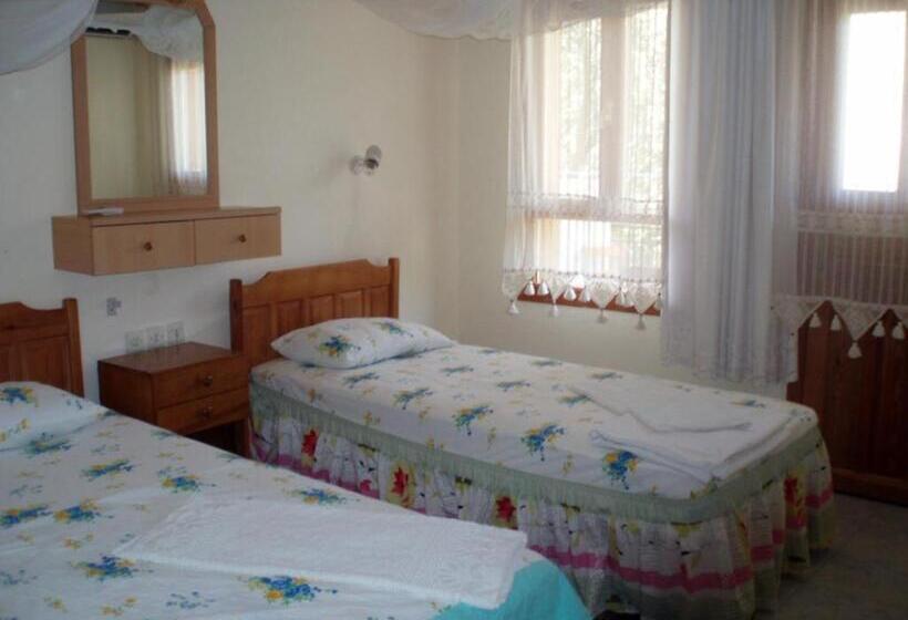 اتاق استاندارد سه نفره, St. Nicholas Pension