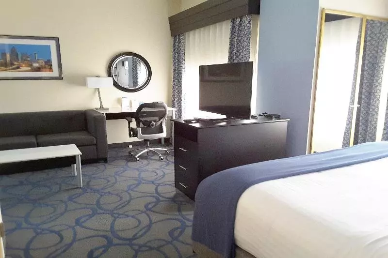 身障者適用スイートルーム, Holiday Inn Express Hotel & Suites Lawrenceville, An Ihg